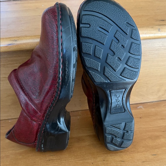 b.o.c. Deep Red Clogs - Picture 2 of 6